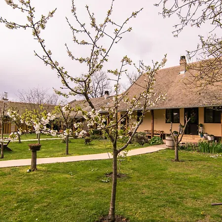 Brkin Salas Farm stay Cenej